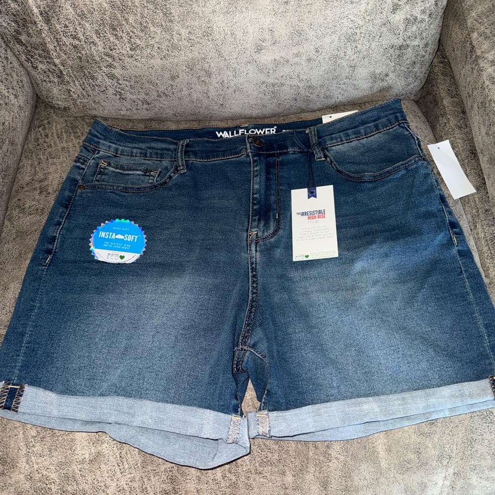 Wallflower Women's Classic Blue Jean Shorts